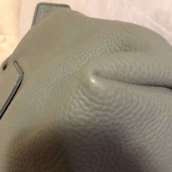 Burberry Baynard Leather Tote Authentic - Picture 7 of 14